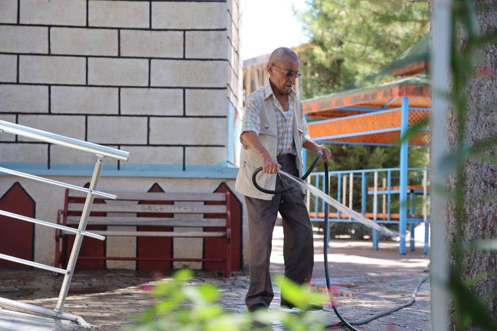 Konyalı Mehmet amca, babasından miras kalan cami temizliğini 26 yıldır sürdürüyor 5